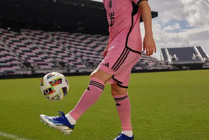 Vía Instagram: Adidas