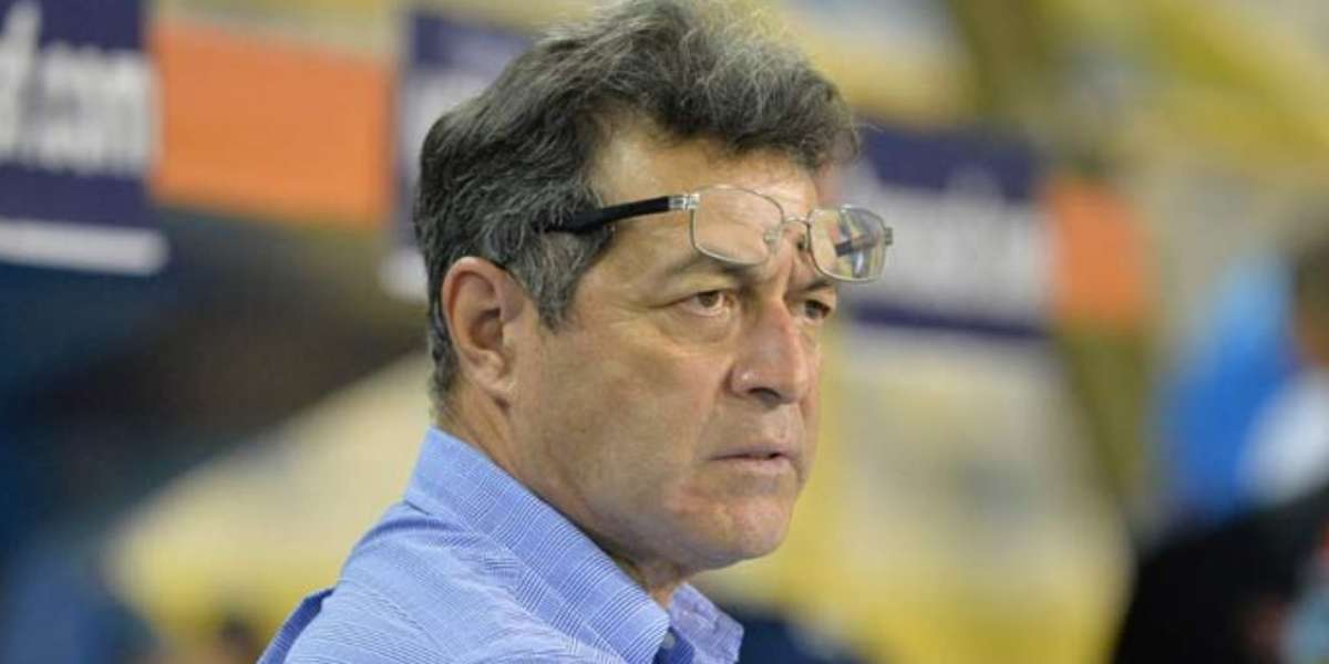 A pesar de que la Fesfut anunció que estaba en proceso de negociación para la salida de Pérez, hasta la fecha no se ha concretado su pago