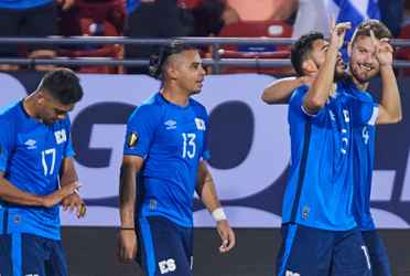 A su llegada, cuerpo técnico y jugadores evitaron dar declaraciones a la prensa, mientras inicia la concentración del partido crucial