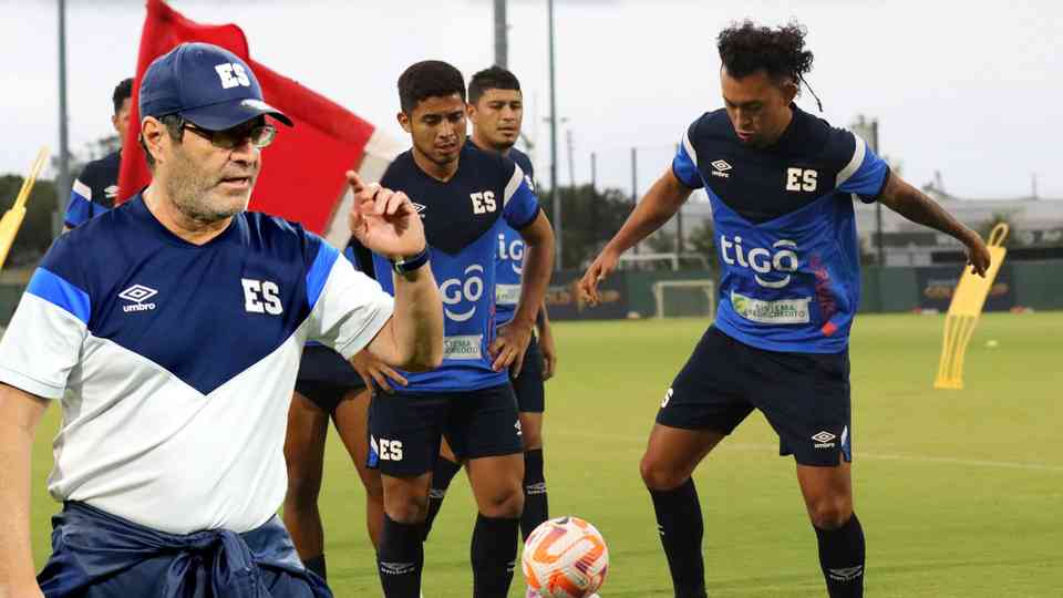 Al entrenador de la Selecta se la ha ido la mano últimamente al hablar de sus pupilos.