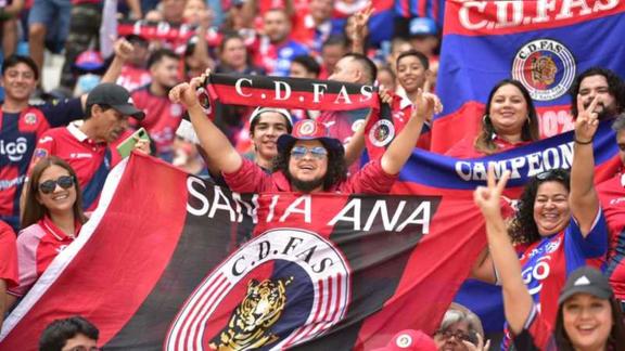 Al informe del parte médico la gente respondió criticando el desempeño del delantero mexicano, que poco ha aportado a FAS en la temporada