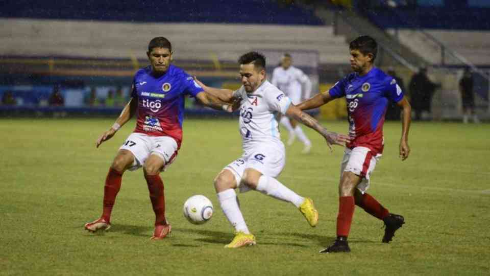 Alianza y el fubolista Rodolfo Zelaya han dejado en claro que el equipo no van a rendirse, en busca de las semifinales.