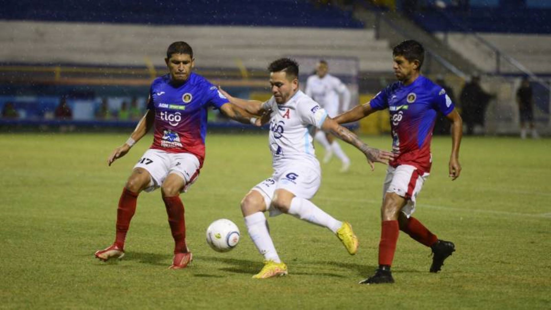 Alianza y el fubolista Rodolfo Zelaya han dejado en claro que el equipo no van a rendirse, en busca de las semifinales. 