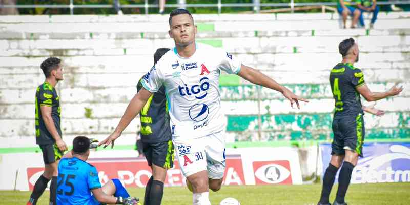 Alianza y Santa Tecla llegaron a disputar cinco finales consecutivas entre ambos entre las temporadas 2016, 2017 y 2018