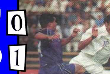 Ambas selecciones se enfrentaron en el camino a la clasificación hacia el Mundial de Corea y Japón 2002, el resultado favoreció a la Selecta