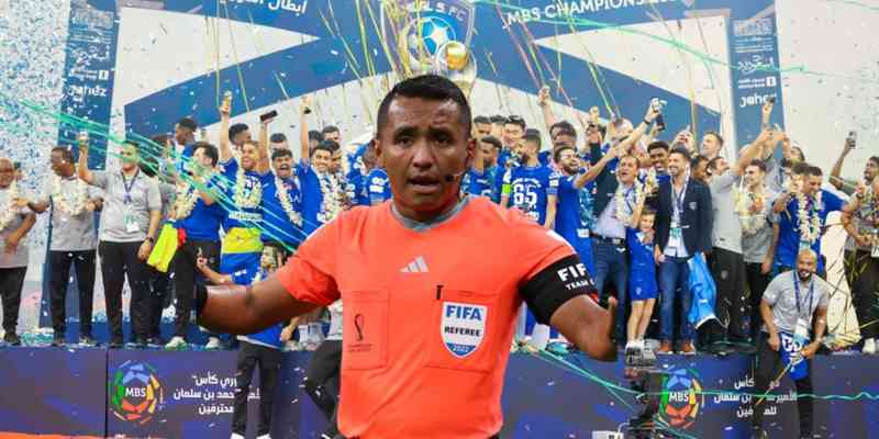 Barton arbitró este jueves en la liga de Arabia.