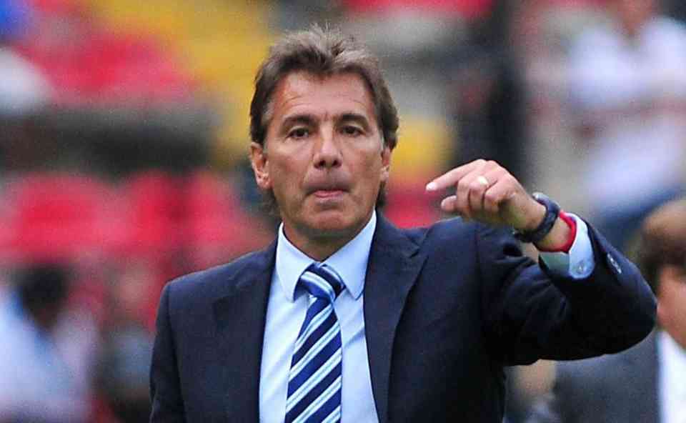 Carlos De los Cobos y Albert Roca, exentrenadores de la Selecta, mostraron su solidaridad por lo ocurrido en el Estadio Cuscatlán