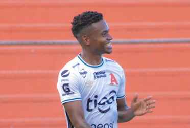 Con los 3 puntos, los albos están a un punto del líder, el 11 Deportivo