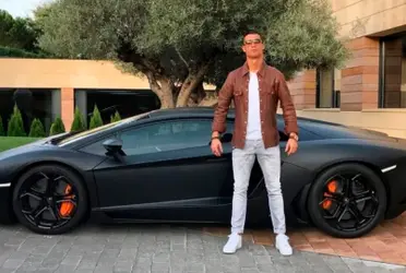 Cristiano con uno de sus autos