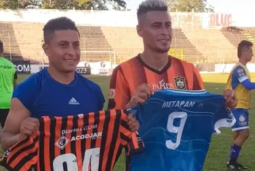 Darwin comenzó el partido como titular y se mantuvo en el campo hasta el minuto 78, mientras que Óscar ingresó como sustituto en el 69