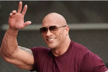 Dwayne Johnson compartió su transformación en su cuenta de Instagram, publicando varias fotografías en las que luce el atuendo del inglés