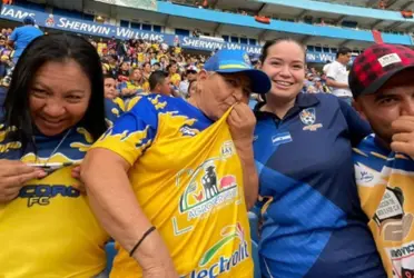 El amor por un equipo, hace que algunos hinchas hagan las cosas más impensadas, todo para ver a su equipo en momentos cruciales