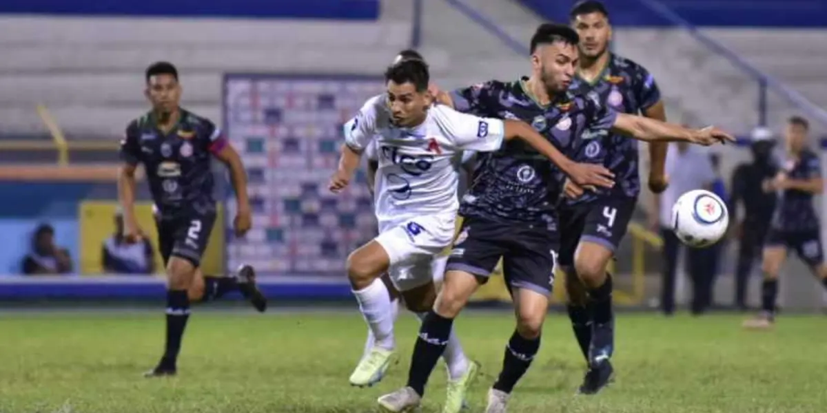 El árbitro central del partido ni siquiera mostró una amarilla por esta jugada que pudo ser peor para los intereses paquidermos