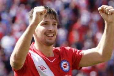 El centrocampista ofensivo de 22 años recibió una invitación de un amigo para participar en un campeonato de fútbol amateur en Laval