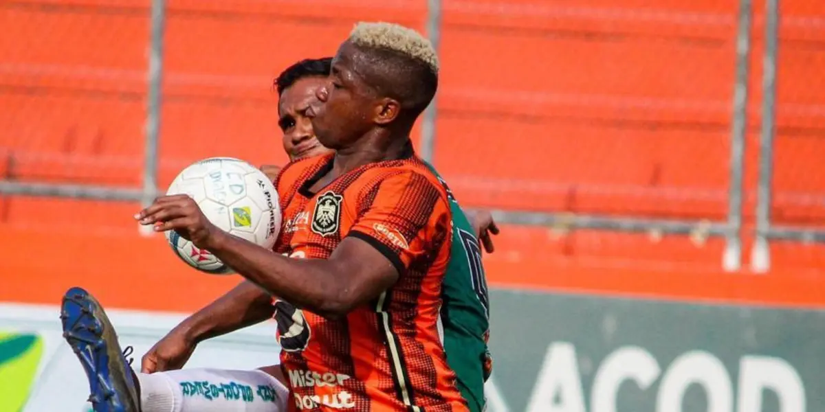 El colombiano vio la tarjeta roja en el derbi migueleño, dejando con 10 a su equipo, ahora peligra su liderato de goleo