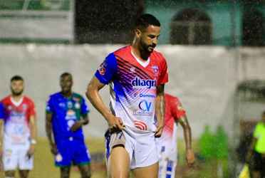 El cuadro calero tomó la delantera tempranamente gracias a Guillermo Stradella, quien capitalizó un contragolpe rápido y bien orquestado