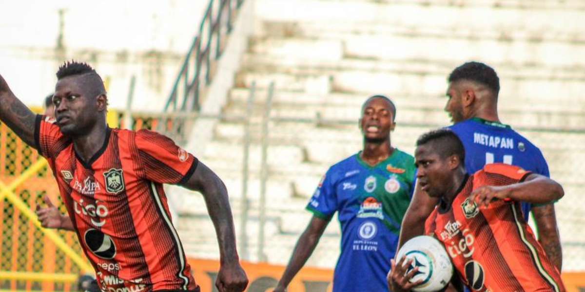 El cuadro emplumado lo perdía por 0-2, pero en el segundo tiempo, el cuadro emplumado logró una remontada épica gracias al colombiano