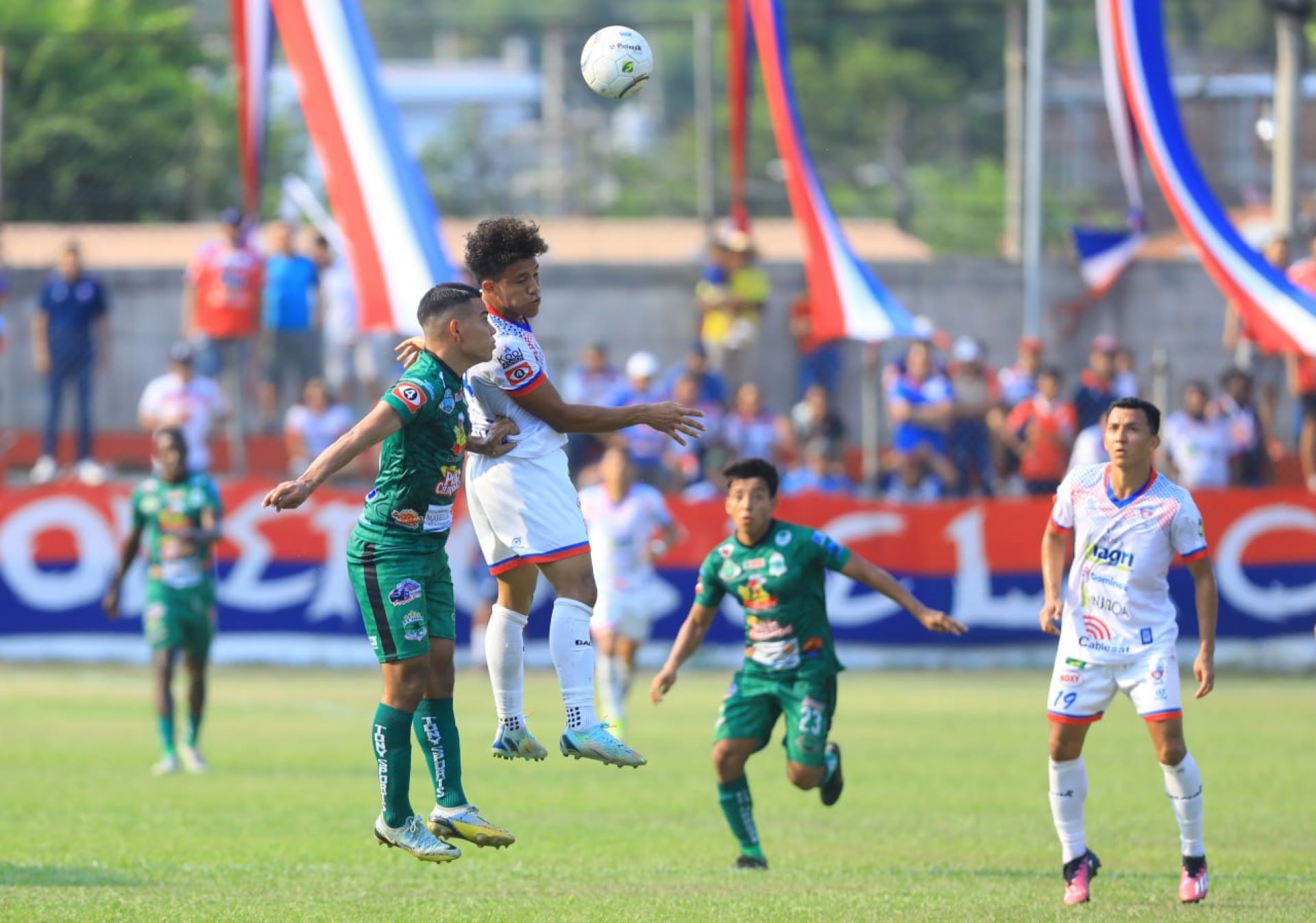 El cuadro mitológico desaprovechó varias ocasiones de gol y tendrá que solventar su pase a semis el sábado en el Barraza.