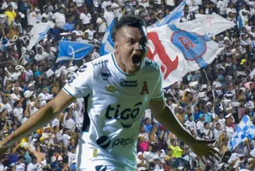 El defensor reconoce que no ha sido un torneo fácil para los albos, pero que han tenido una mentalidad fuerte para llegar hasta donde están