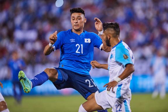 El defensor salvadoreño que tiene un valor en el mercado de más de 300 mil dólares, quiere seguir defendiendo los colores patrios