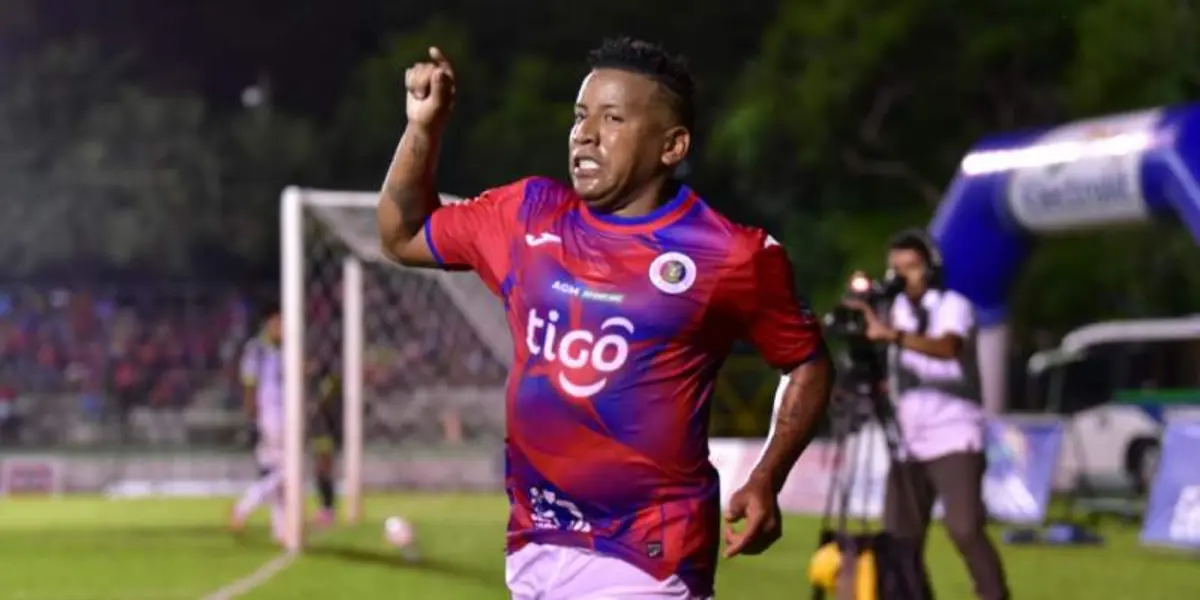 El delantero anotó un golazo en el empate del derbi santaneco, ahora apunta hacia los cuartos de final donde tiene claro el futuro