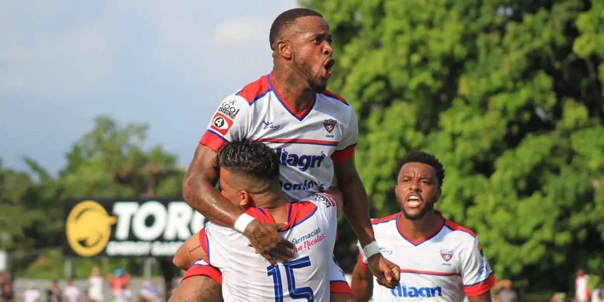 El delantero caribeño le ganó la demanda a Once Deportivo y podrá jugar e inscribirse en Firpo