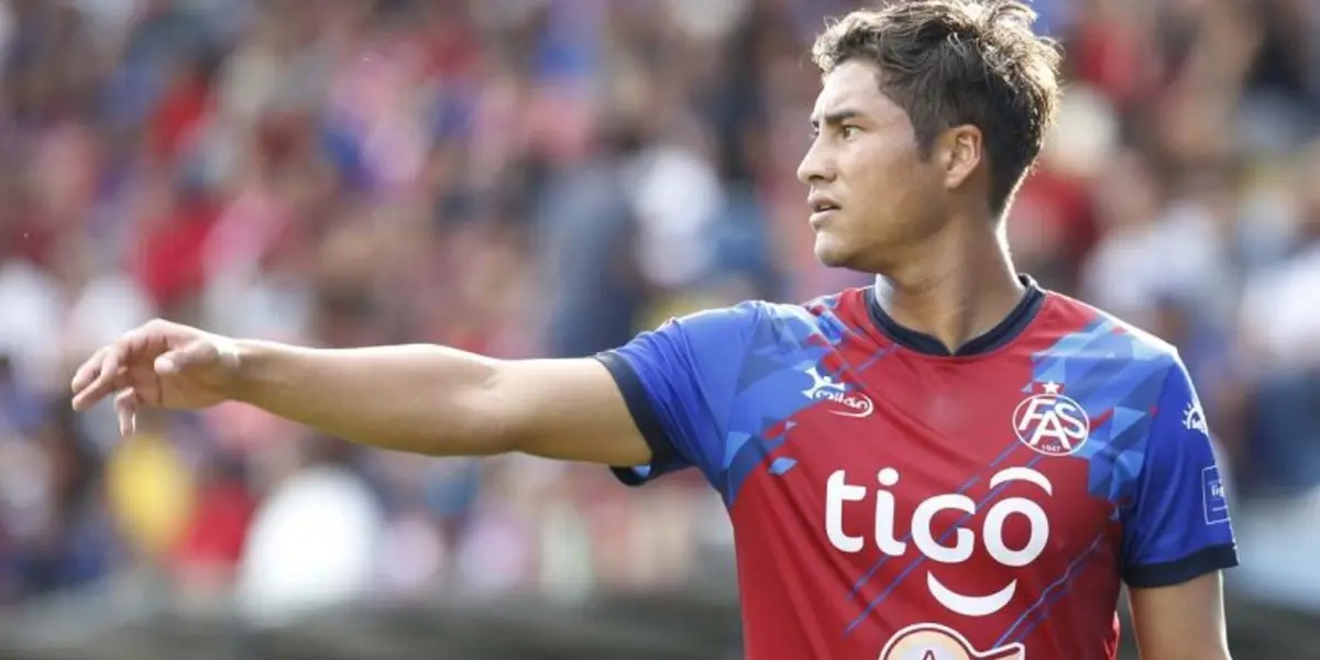 El delantero lamentó que esta situación no permite el buen desarrollo de los jugadores en el campo y piensa en el próximo torneo 2024