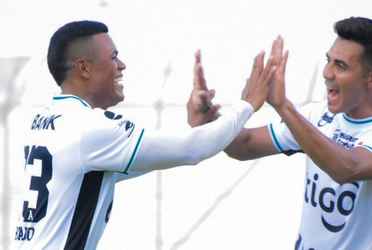 El delantero salvadoreño anotó en la victoria de los albos ante Dragón y apunta hacia la convocatoria de la Selecta