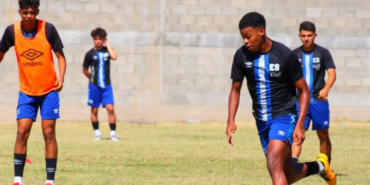 El delantero se encuentra en las filas del juvenil del Municipal, y ha sido convocado a la sub 17 salvadoreña, juega de extremo izquierdo