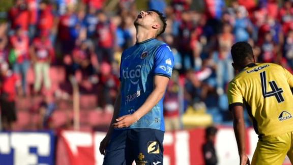 El delantero sufre una lesión en su tobillo derecho y se pierde el juego con Dragón.