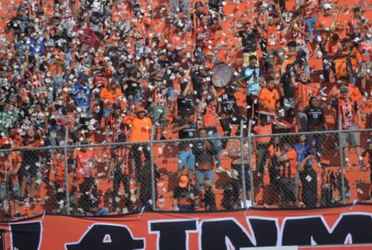 El descontento de los seguidores del Águila se hizo patente en un video captado por Alexander Lazo, en el que se observa una tensa pelea