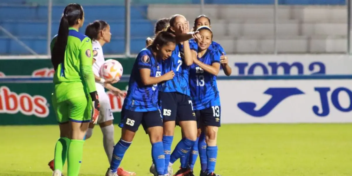 El dominio de las salvadoreñas desde el inicio del partido fue notorio. La banda izquierda, liderada por Cerén y Fuentes, llevó peligro