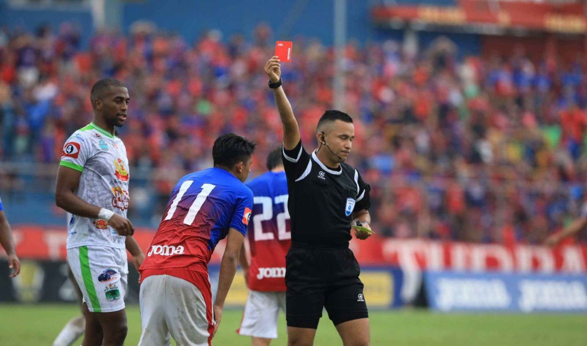 El DT de FAS fue castigado por conductas incorrectas hacia el árbitro durante el juego contras Dragón.