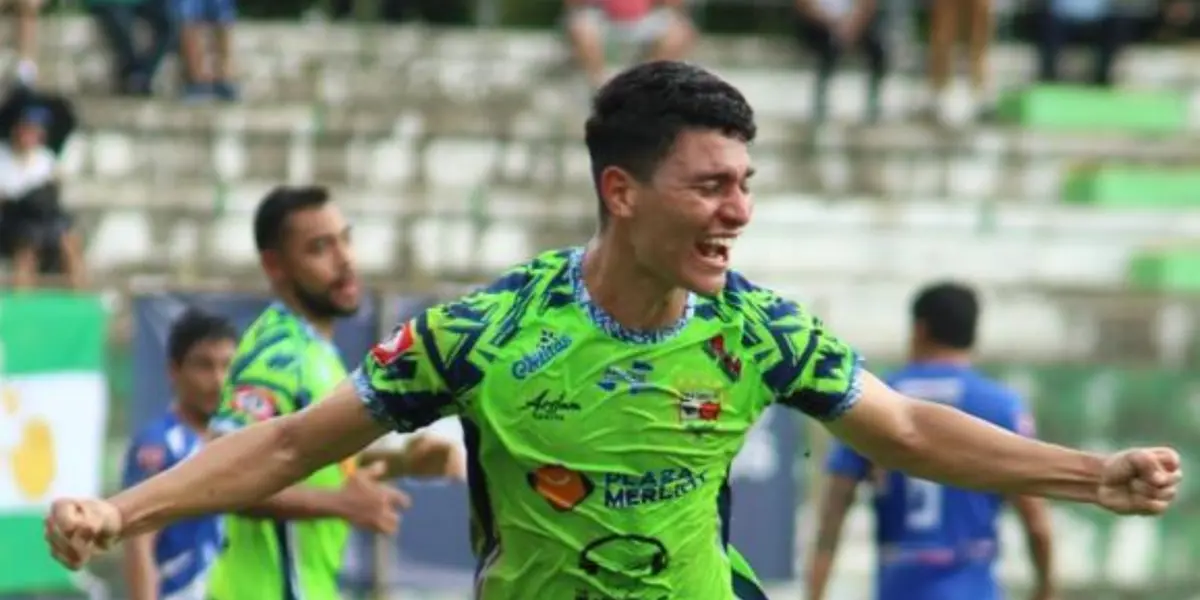 El encuentro comenzó con el Fuerte San Francisco tomando el control del balón, presionando desde el primer minuto en el campo de los locales