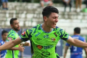 El encuentro comenzó con el Fuerte San Francisco tomando el control del balón, presionando desde el primer minuto en el campo de los locales