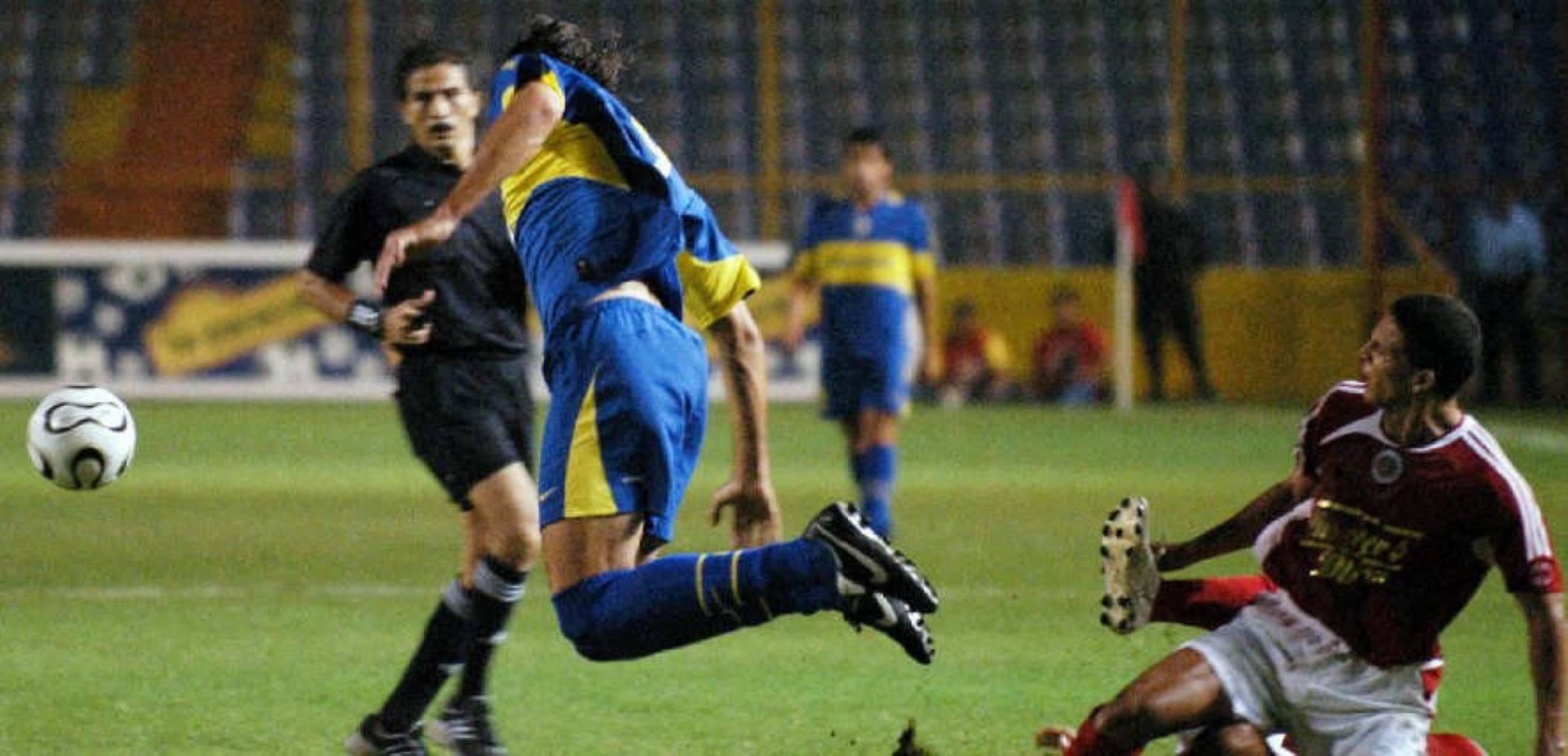 El encuentro era un partido amistoso para conmemorar un centenario de una empresa cervecera local.