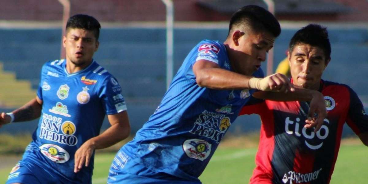 El encuentro inició con un ambiente cargado de expectativas, ambos equipos buscaban asegurar puntos cruciales en sus aspiraciones del torneo