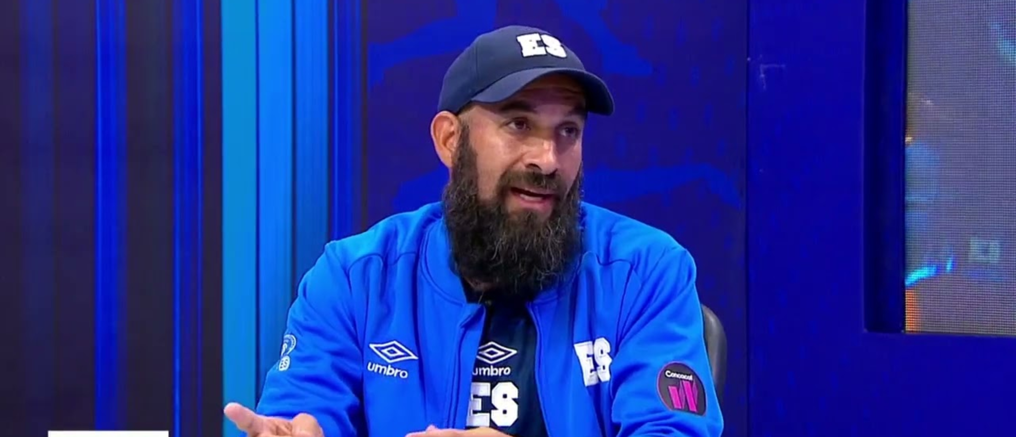 El entrenador enfatizó su respeto por sus colegas y subrayó que nunca hablaría sobre un puesto que actualmente ocupa alguien más.