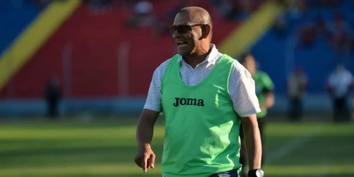 El entrenador reconoció que la falta de un goleador destacado ha sido un desafío para el equipo, después de las salidas de sus delanteros