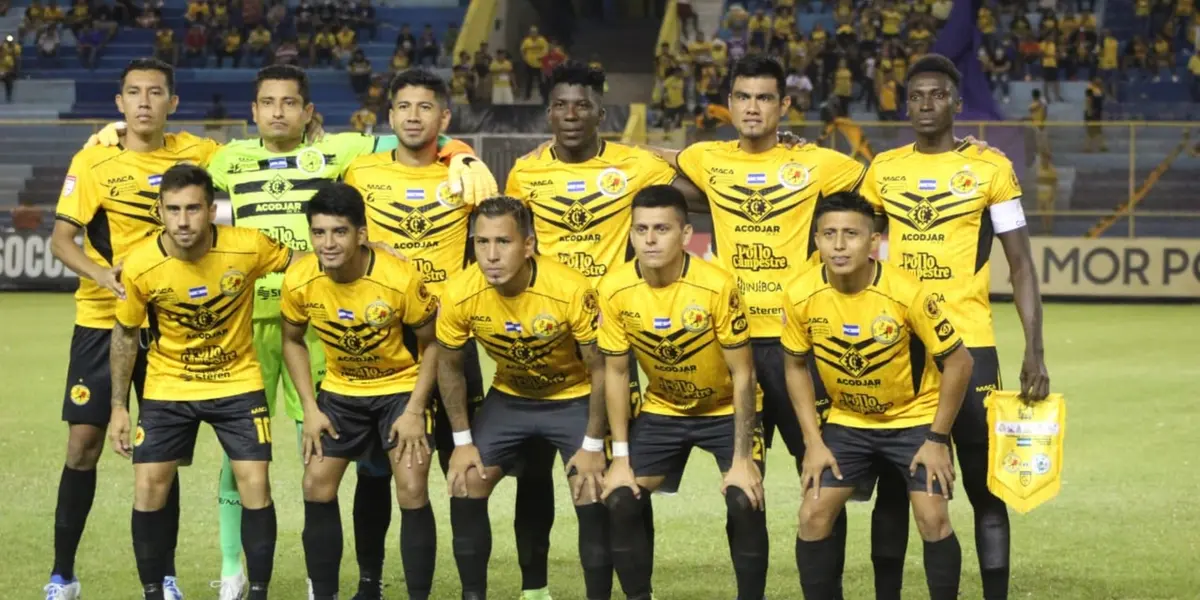 El equipo lleva a figuras que lograron llevar al equipo hasta una instancia final, para recobrar el vuelo y salvar la categoría