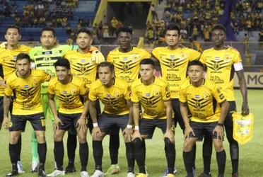 El equipo lleva a figuras que lograron llevar al equipo hasta una instancia final, para recobrar el vuelo y salvar la categoría
