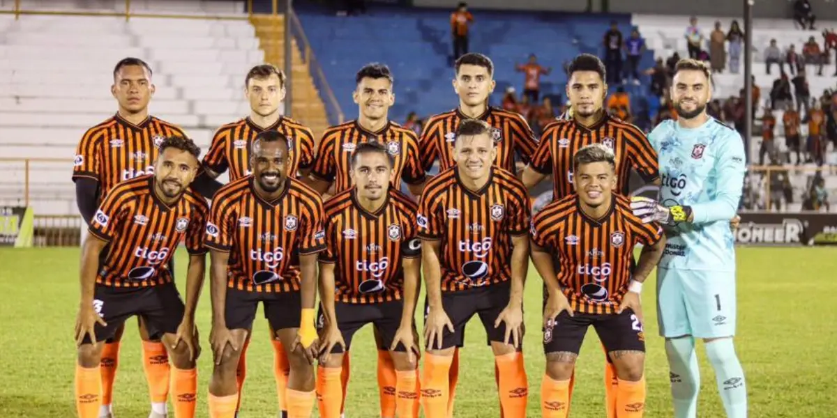 El equipo negronaranja ocupa actualmente la primera posición en la tabla de clasificación con un total de 34 puntos, mientras que Jocoro