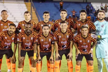 El equipo negronaranja ocupa actualmente la primera posición en la tabla de clasificación con un total de 34 puntos, mientras que Jocoro