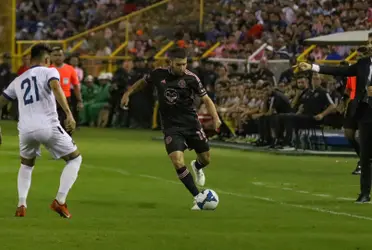 El español motivó en todo momento al equipo para que saliera con posesión del balón, intentando lastimar al Inter con balones profundos