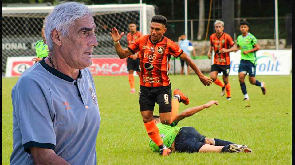 El estratega argentino no se marchó contento del estadio Ana Mercedes Campos.