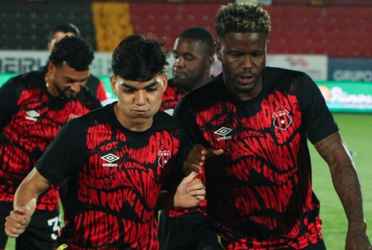 El extremo cuscatleco mostró un juego activo y dinámico. Destacó por su habilidad para encarar a la defensa rival, ante el Puntarenas