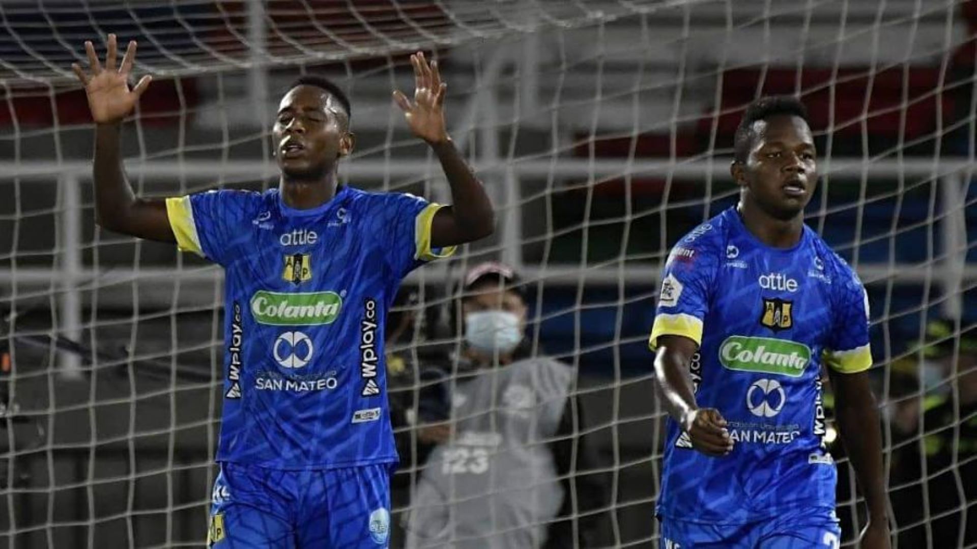 El futbolista salvadoreño Brayan Gil tuvo en sus botines la victoria para Deportes Tolima en Colombia pero no pudo concretar