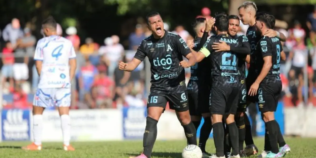 El goleador histórico ingresó al segundo tiempo para darle la victoria al cuadro paquidermo