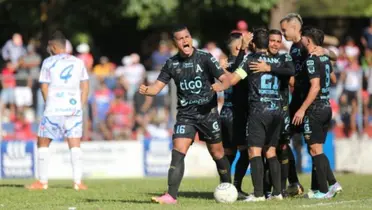 El goleador histórico ingresó al segundo tiempo para darle la victoria al cuadro paquidermo