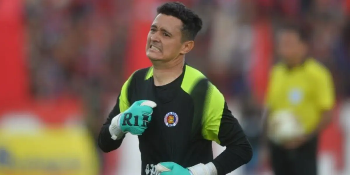 El guardameta de CD FAS, Kevin Carbantes.
